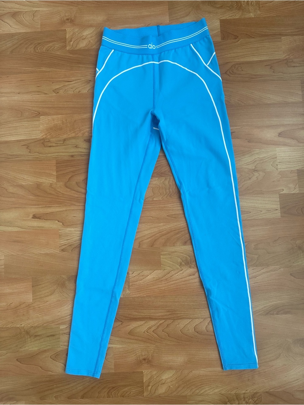 NEVER WORN ALO Yoga Airbrush High-Waist Heart Throb Legging - Picture 2 of 12